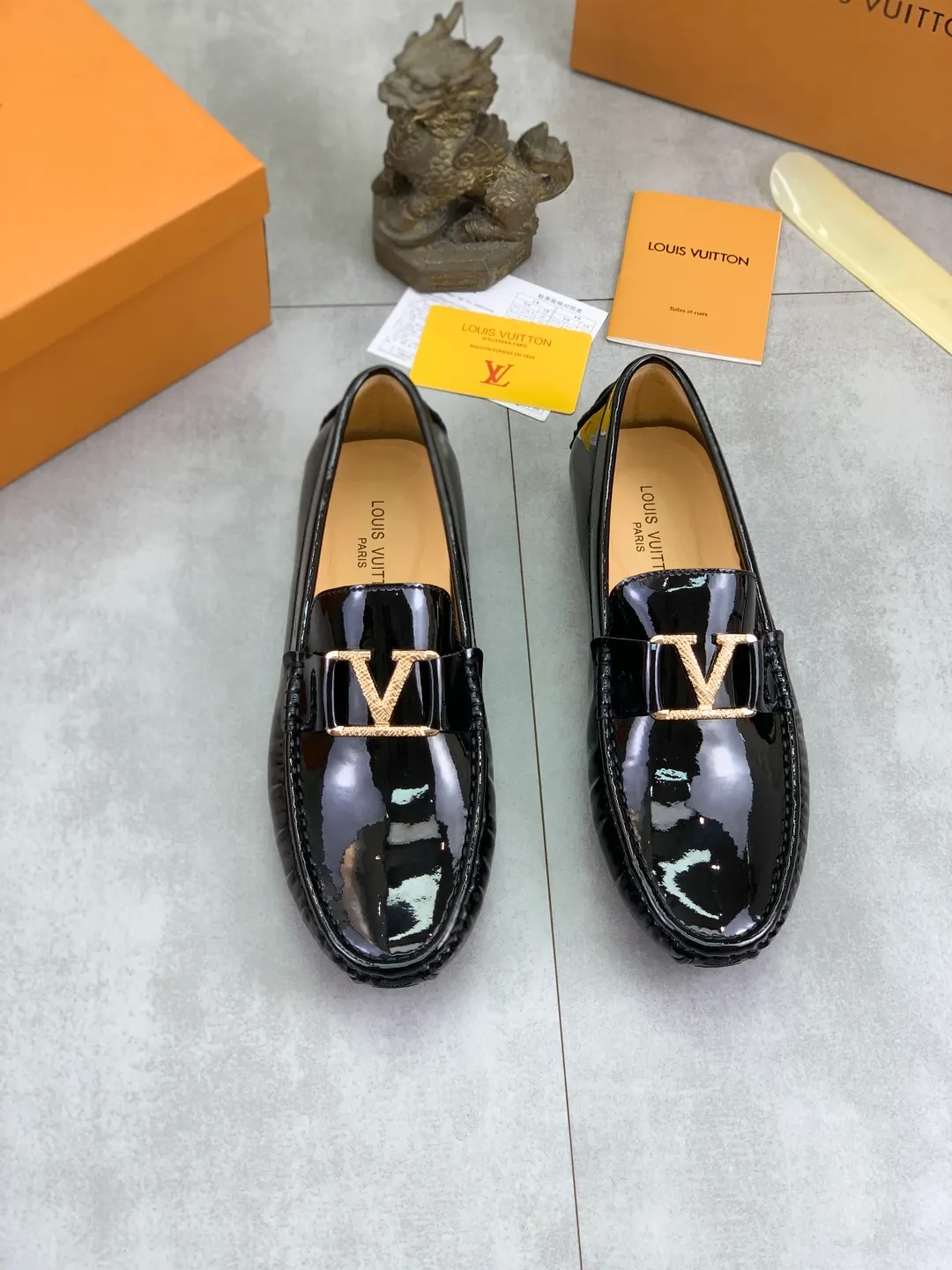 Men's Men's Shoes💰P340💰[New Style] 🆘 🔥🆕[Louis Vuitton] LV Hong Kong high-quality beanie shoes. Loaf style for lazy people. This fabric is made of 🇮🇹 imported Italian first-layer cowhide ➕ full first-layer pigskin lining. The lining is more high-end. The original non-slip and wear-resistant rubber outsole is the only choice for driving. Size: 38-45. Black optional.